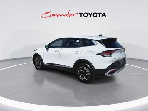 Glacial White Pearl 2025 Kia Sportage LX