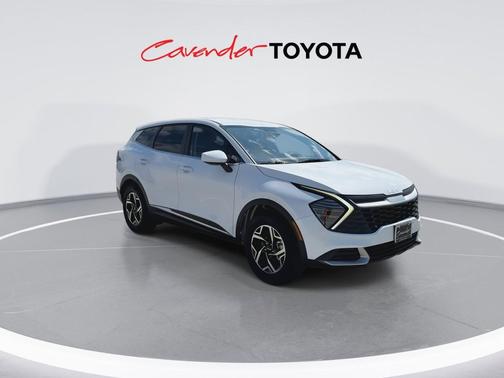 Glacial White Pearl 2025 Kia Sportage LX