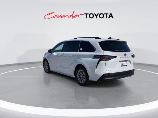 2025 Toyota Sienna XLE