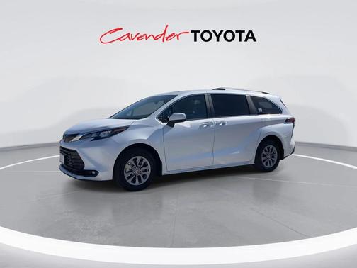 2025 Toyota Sienna XLE