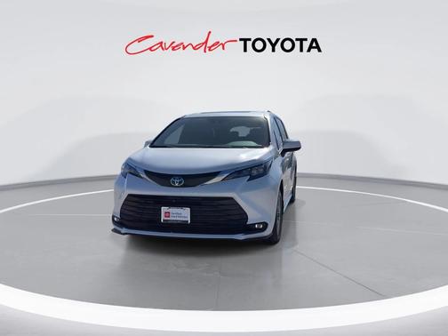 2025 Toyota Sienna XLE
