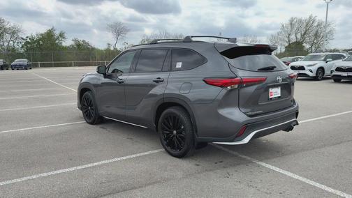Magnetic Gray Metallic 2023 Toyota Highlander XSE