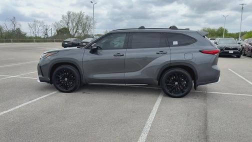 Magnetic Gray Metallic 2023 Toyota Highlander XSE