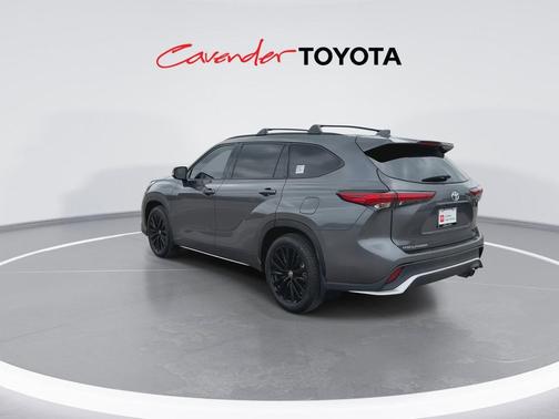 Magnetic Gray Metallic 2023 Toyota Highlander XSE