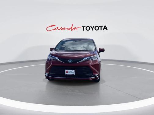 2021 Toyota Sienna XLE 8 Passenger