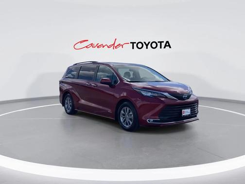2021 Toyota Sienna XLE 8 Passenger