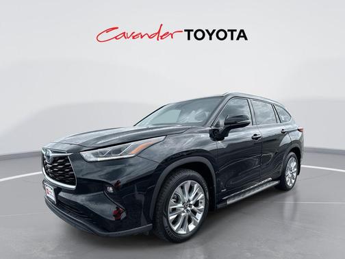 Midnight Black Metallic 2022 Toyota Highlander Hybrid Limited