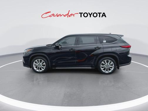Midnight Black Metallic 2022 Toyota Highlander Hybrid Limited