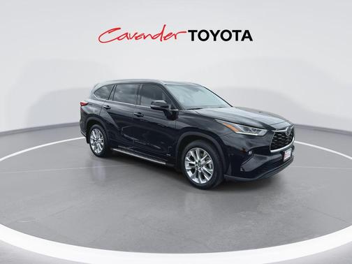 Midnight Black Metallic 2022 Toyota Highlander Hybrid Limited