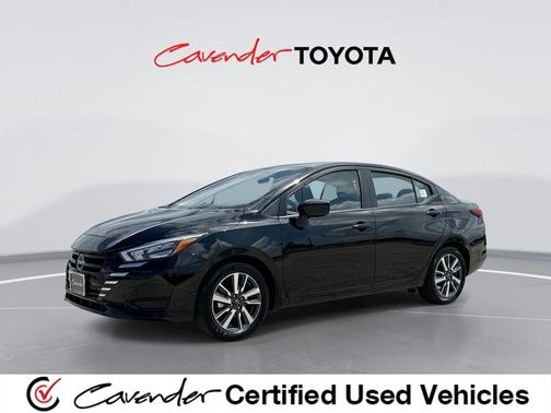 Super Black 2025 Nissan Versa 1.6 SV