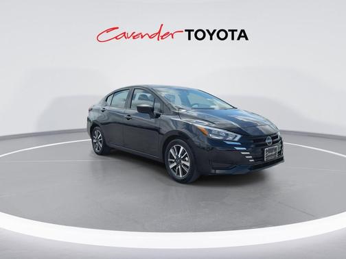 Super Black 2025 Nissan Versa 1.6 SV
