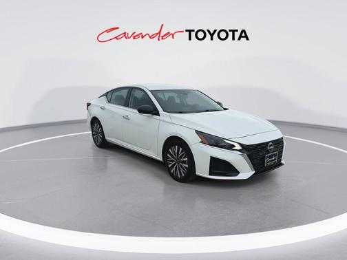 Glacier White 2025 Nissan Altima 2.5 SV