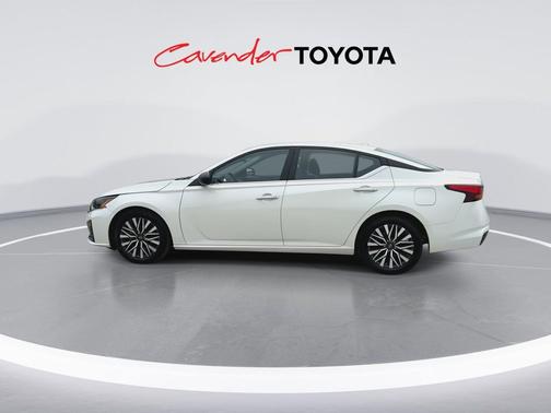 Pearl White Tricoat 2025 Nissan Altima 2.5 SV