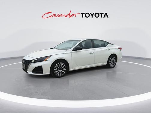 Pearl White Tricoat 2025 Nissan Altima 2.5 SV