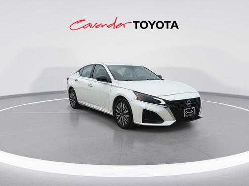 Pearl White Tricoat 2025 Nissan Altima 2.5 SV