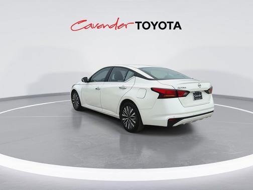 Pearl White Tricoat 2025 Nissan Altima 2.5 SV