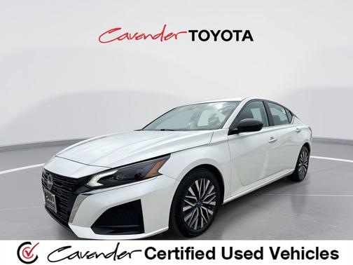 Pearl White Tricoat 2025 Nissan Altima 2.5 SV