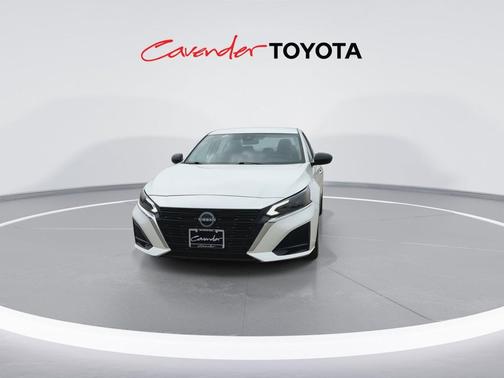 Pearl White Tricoat 2025 Nissan Altima 2.5 SV