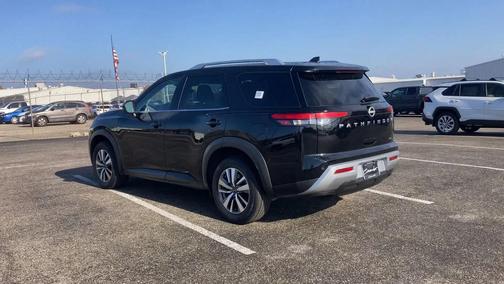 2025 Nissan Pathfinder SL FWD