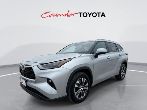 Celestial Silver 2025 Toyota Highlander XLE