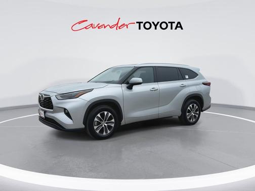 Celestial Silver 2025 Toyota Highlander XLE