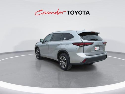 Celestial Silver 2025 Toyota Highlander XLE