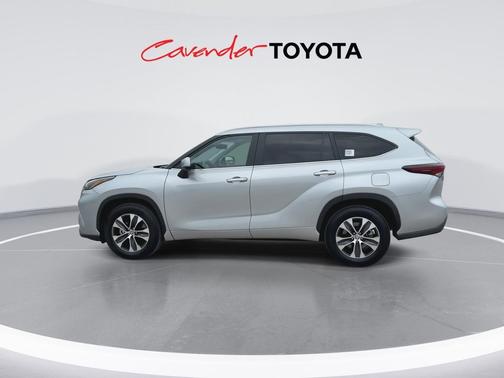 Celestial Silver 2025 Toyota Highlander XLE