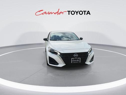 Glacier White 2025 Nissan Altima 2.5 SV