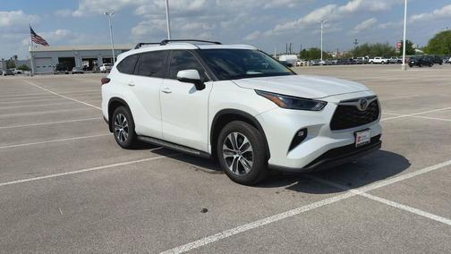 Wind Chill Pearl 2023 Toyota Highlander XLE