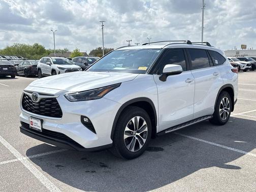 Wind Chill Pearl 2023 Toyota Highlander XLE