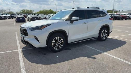 Wind Chill Pearl 2023 Toyota Highlander XLE