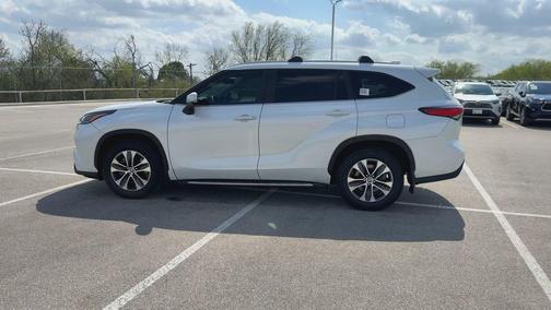 Wind Chill Pearl 2023 Toyota Highlander XLE