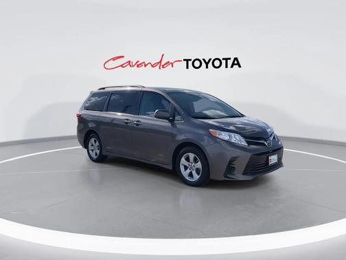 2019 Toyota Sienna LE