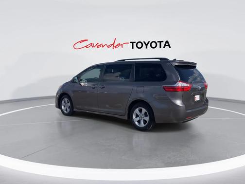 2019 Toyota Sienna LE