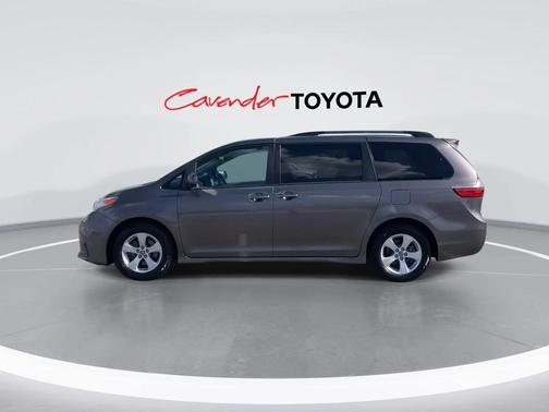 2019 Toyota Sienna LE