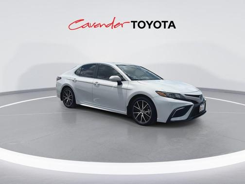 Ice Edge 2024 Toyota Camry Hybrid SE