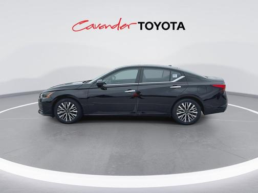 Super Black 2025 Nissan Altima 2.5 SV