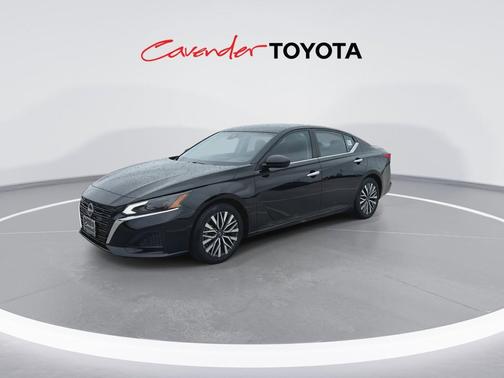 Super Black 2025 Nissan Altima 2.5 SV
