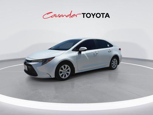 Pearl 2025 Toyota Corolla LE