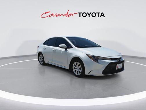 Pearl 2025 Toyota Corolla LE
