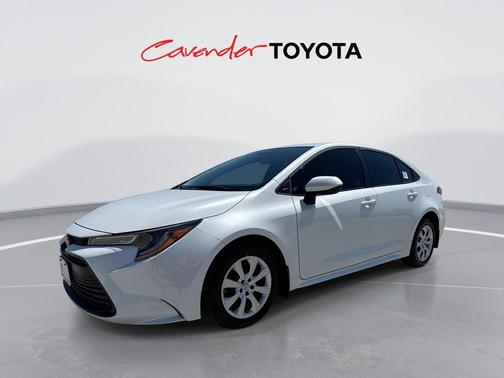 Pearl 2025 Toyota Corolla LE