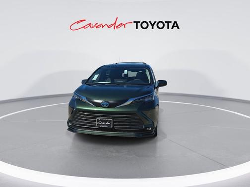 2025 Toyota Sienna XLE