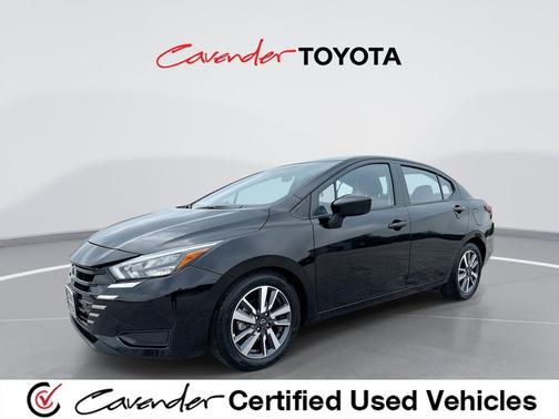 Super Black 2025 Nissan Versa 1.6 SV