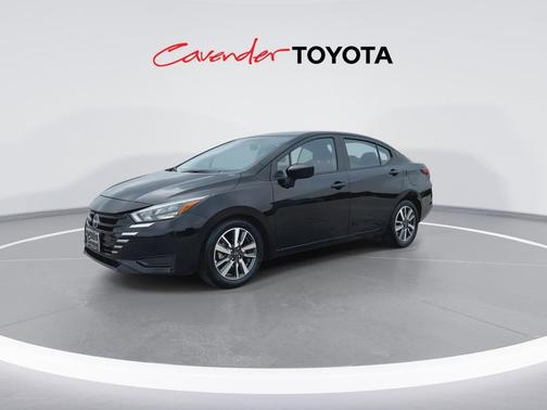 Super Black 2025 Nissan Versa 1.6 SV