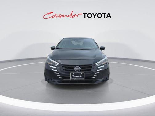 Super Black 2025 Nissan Versa 1.6 SV