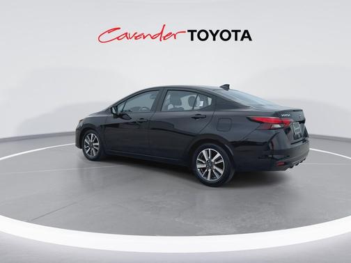 Super Black 2025 Nissan Versa 1.6 SV