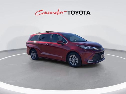 2021 Toyota Sienna XLE 8 Passenger
