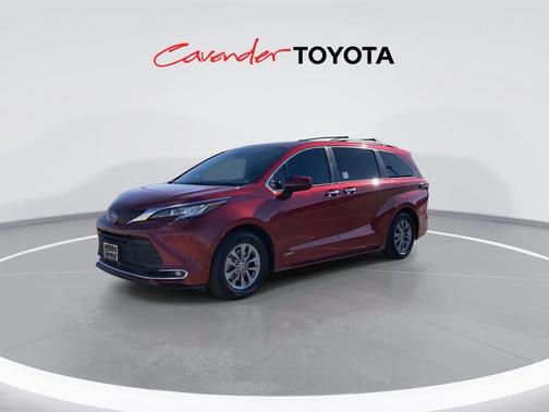 2021 Toyota Sienna XLE 8 Passenger
