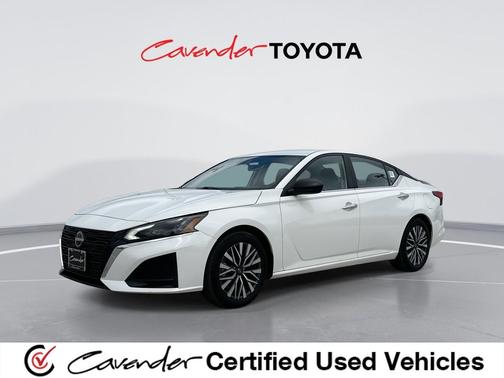 Glacier White 2025 Nissan Altima 2.5 SV
