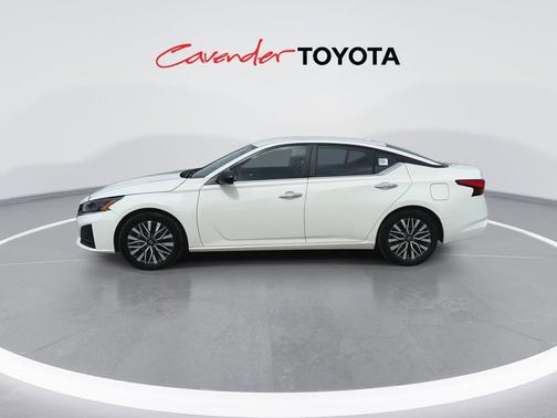 Glacier White 2025 Nissan Altima 2.5 SV